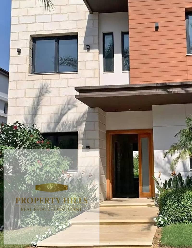 villa at an old launch price, below current market value, in New Cairo's Golden Square, directly on North 90 Street, close to Clubs Street, Mountain View, and Mivida. – pohled 2