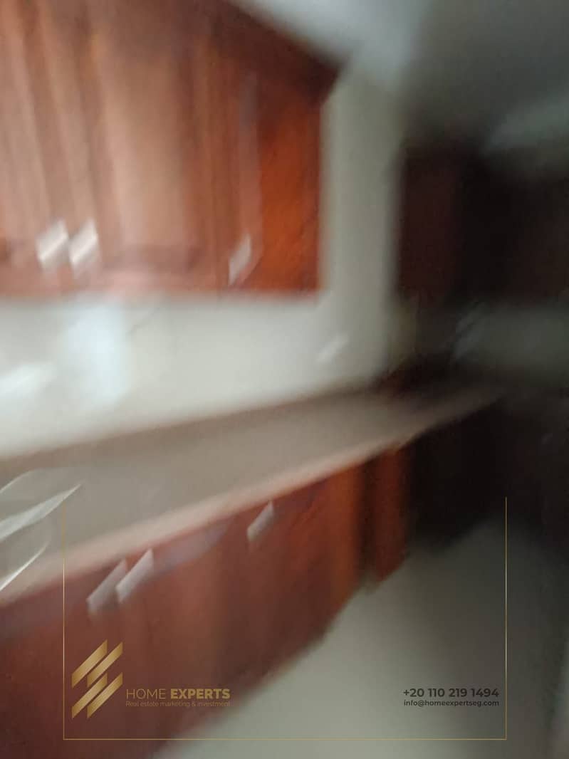 24 14189b82-6d89-46c1-9619-6e27d4be146a. jpg