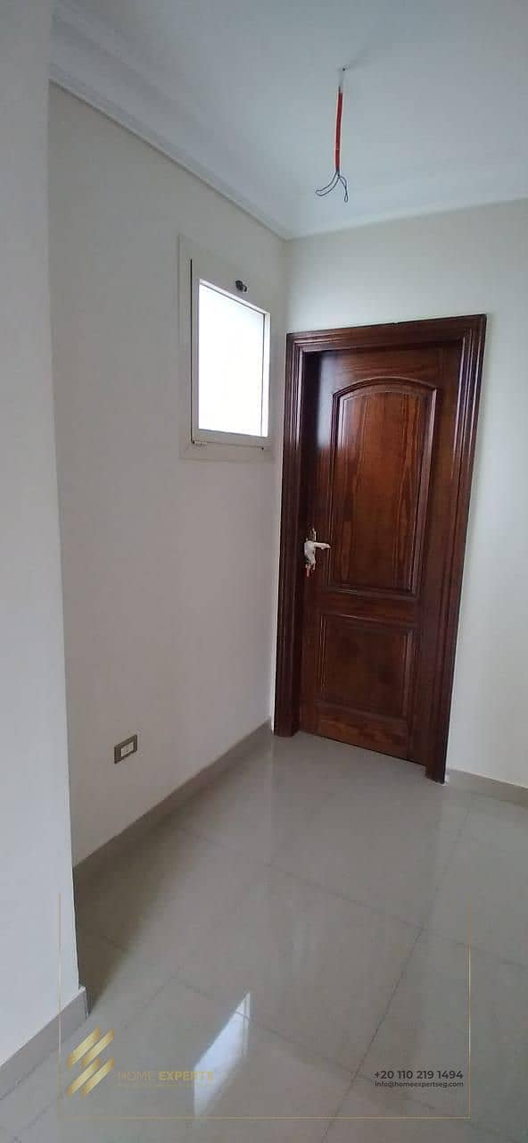 38 c71917ee-03b5-4ebd-a2c2-11fcb1ea0c9a. jpg