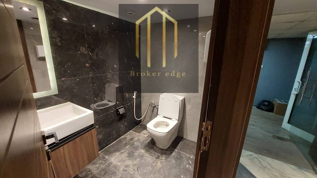 Office space for rent in Sheraton at a price of 1200 pounds per meter - Widok 4