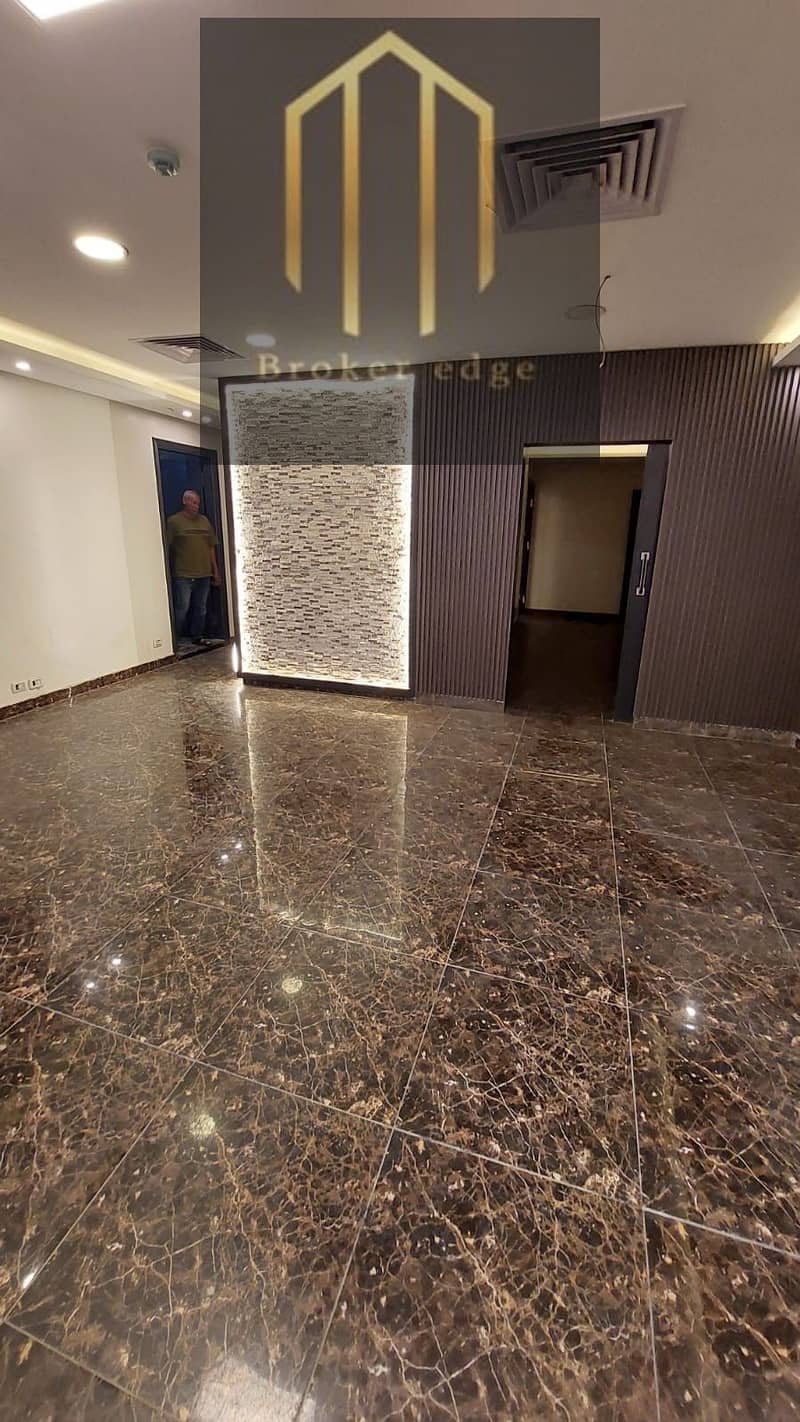 Office space for rent in Sheraton at a price of 1200 pounds per meter - Więcej