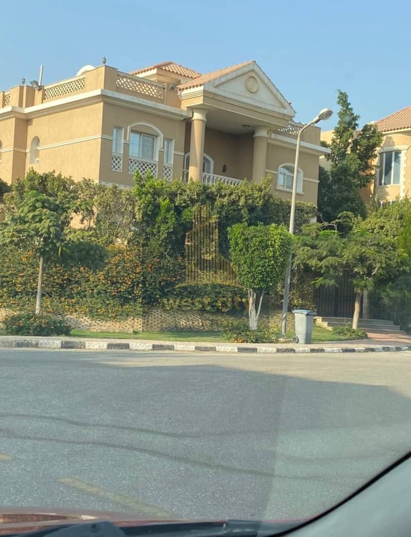 Villa standalone 6 rooms for sale at compound Mena Garden City - Więcej