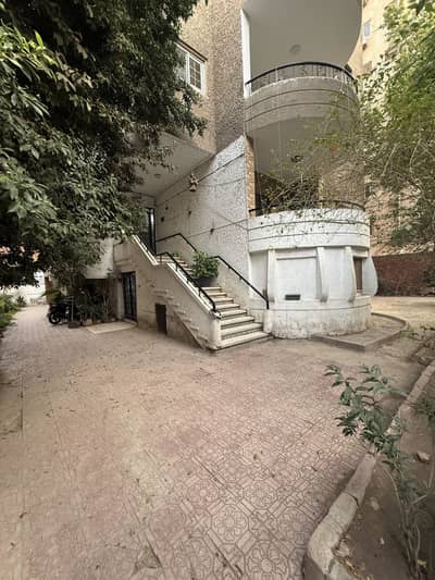 10+ Beds Villa for Sale in Mohandessin, Giza - نصف فيلا بالمهندسين للبيع - تصلح سكني وإداري