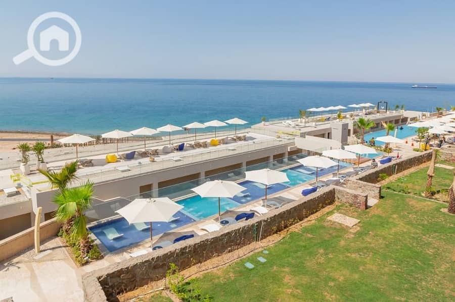 With a 40% discount off the original price, receive a VIP-finished chalet in a prime location and at the lowest price, directly on the beach in Il Mon - Więcej
