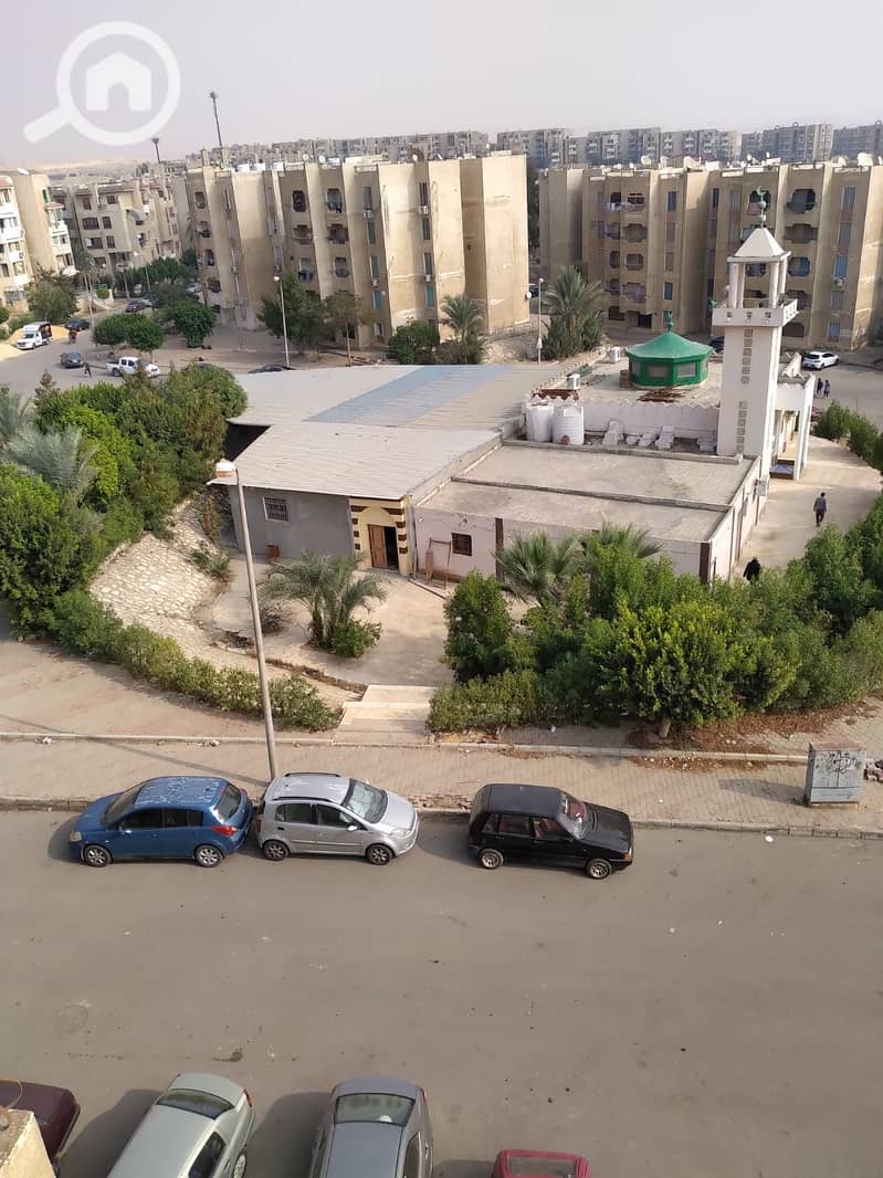 70m apartment for sale in Al Tagamu Al Thalith, fourth and last floor, super lux finishing, open view, eastern sea front, in a distinguished location. - Widok 3