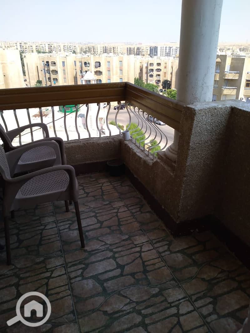70m apartment for sale in Al Tagamu Al Thalith, fourth and last floor, super lux finishing, open view, eastern sea front, in a distinguished location. - Widok 4