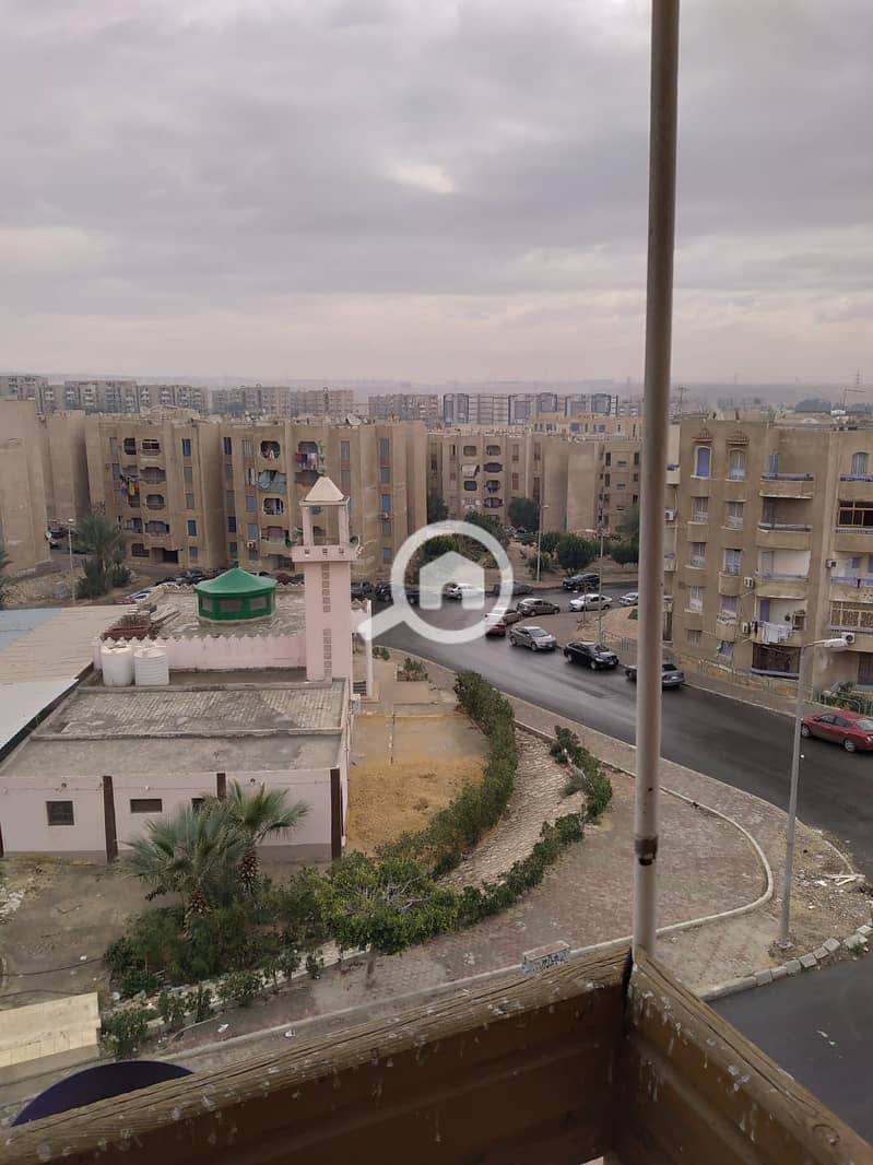 70m apartment for sale in Al Tagamu Al Thalith, fourth and last floor, super lux finishing, open view, eastern sea front, in a distinguished location. - Widok 6