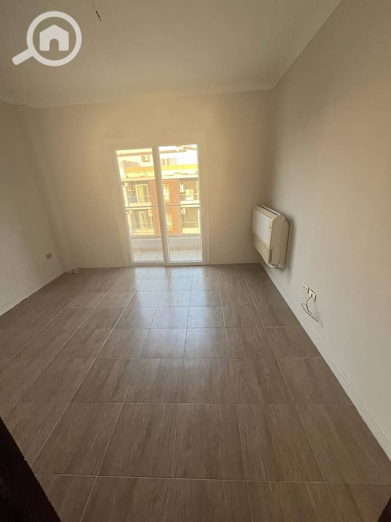 200 sqm Super Lux Corner Penthouse for sale in Zayed Dunes Compound, Sheikh Zayed - Więcej