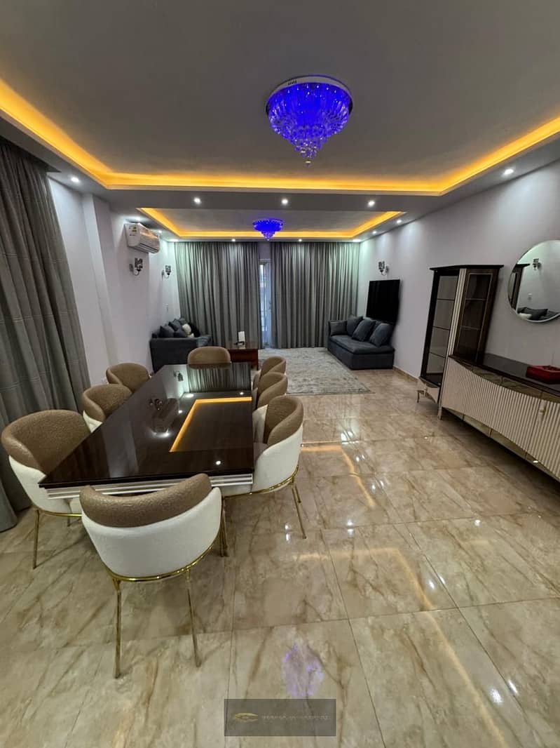 For sale, furnished twin house in Pyramids Walk Compound. A unique opportunity to own a luxurious fully furnished unit inside one of the distinguished compounds, with ready-to-move-in finishing and furnishings. - Widok 6