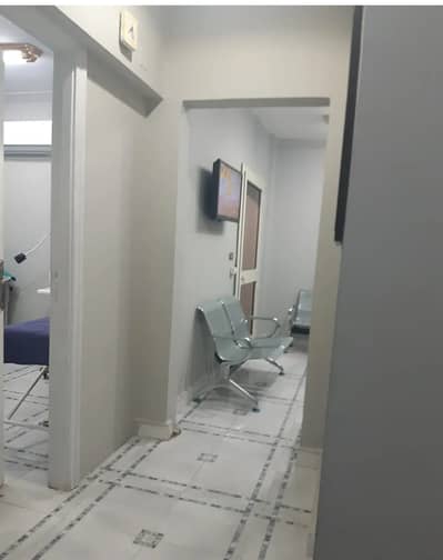 Clinic for Sale in New Cairo, Cairo - شقة اداري بمدخل خاص - مرخصة طبي امام الجامعة الالمانية