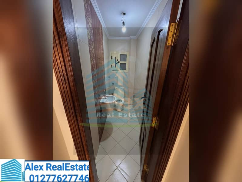 An apartment for residential rent in Stanley, steps from the sea - Widok 5