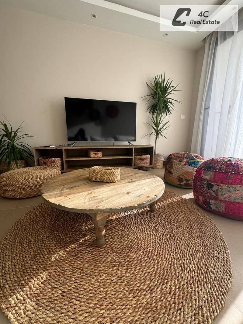 IN Pavo Phase chalet Fully finished with Ac's+kitchen and furniture 2 bedrooms ready to move for sale in Azha Ain Sokhna - Widok 4