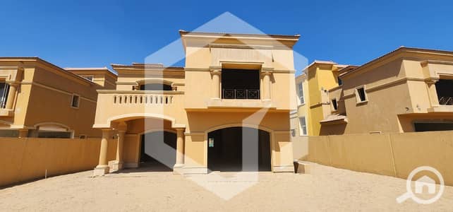 5 Bedroom Villa for Sale in Sheikh Zayed, Giza - Royal Meadows Arco 1. jpeg