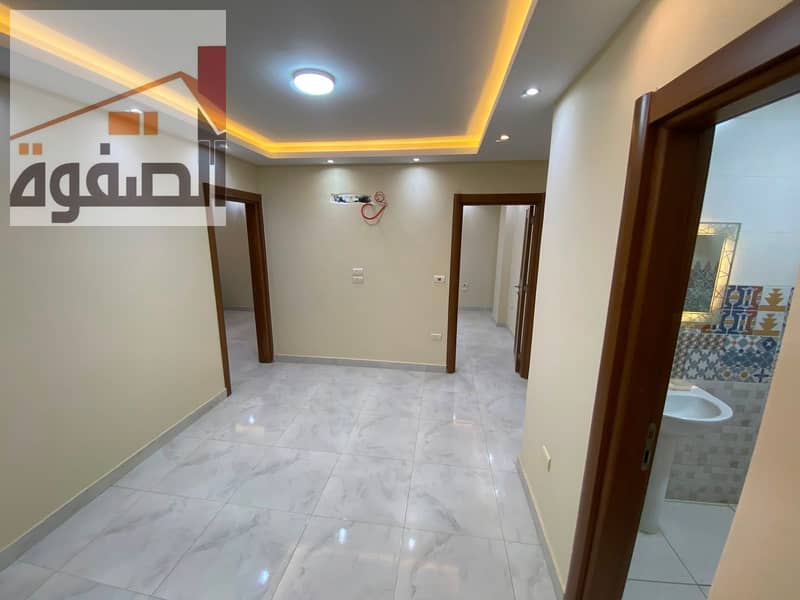 Apartment for rent in Zahra Al-Maadi, Ashgar Darna Compound, a prime and upscale location very close to Carrefour and all services, restaurants, and global brands. Rental options for administrative or residential use. - Mehr