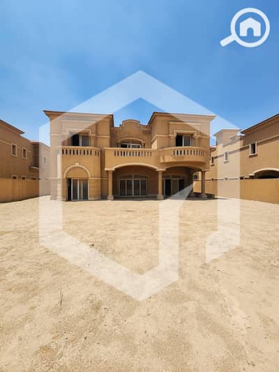 4 Bedroom Villa for Sale in Sheikh Zayed, Giza - Royal Meadows 2. jpeg 4 Bedroom Villa for Sale in Sheikh Zayed, Giza - Royal Meadows 2. jpeg