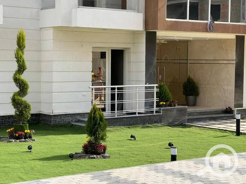 185 sqm apartment, immediate handover, semi-finished, 3 bedrooms, 2 bathrooms, living room. Total price cash: 5.4 million, installment plans available - Więcej