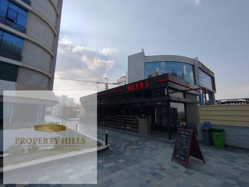 Finished ground floor office near the entrance in Fifth Settlement, price payable in installments. - Widok 3