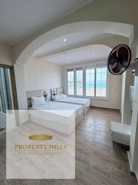 A villa located in Sokhna with a view of the sea and a swimming pool. – další