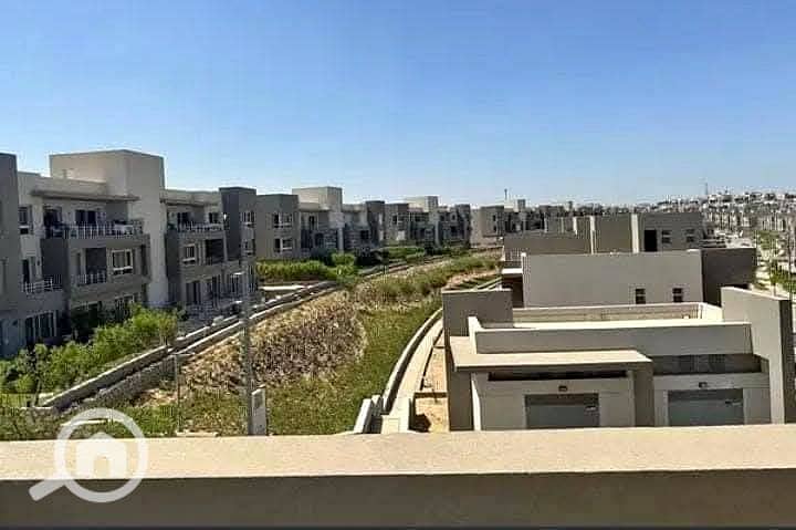 Ready to move Townhouse near to Al Ahly Club in El Sheikh Zayed - Ansicht 4