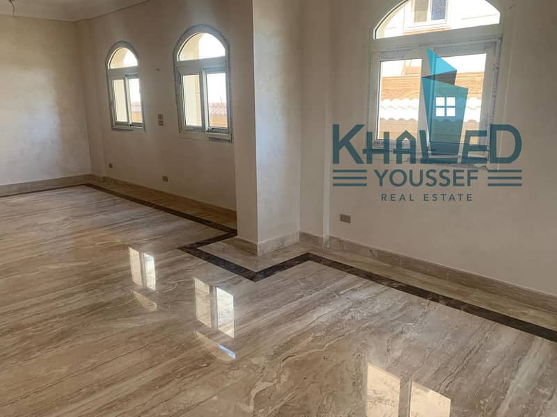 Villa for sale in a prime location in West Somid directly on the Oasis Road. - Mehr