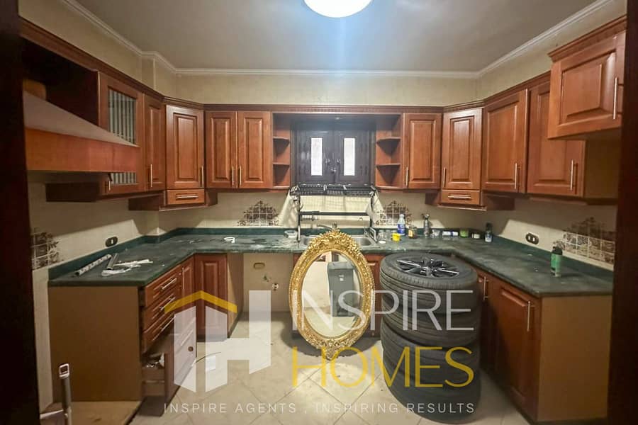 Ground floor apartment for sale, 4 bedrooms with a private garden – pohled 6