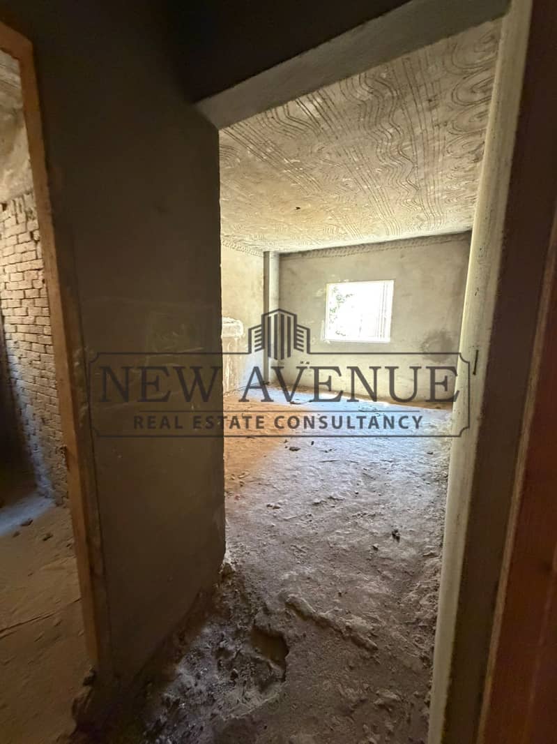 duplex ready to move Prime Location Facing All Services in el banafseg 10 new cairo - Więcej