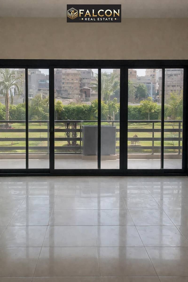 RadyToMove fully finished, super lux, prime location, Studa Compound, opposite City Centre Almaza, minutes from Nasr City - Widok 4