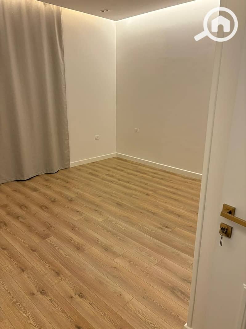 Immediate occupancy, 230 sq m super deluxe apartment with kitchen, Al Yasmin Compound, Sheikh Zayed - Ansicht 4