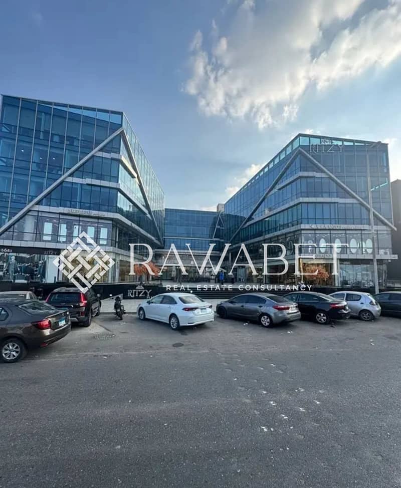Office for rent in Ritzy, the heart of Sheikh Zayed, fully finished with air conditioning, an area of 66 square meters, open space, kitchenette, toilet, a distinctive location in Sheikh Zayed directly on El Shabab street. – pohled 2