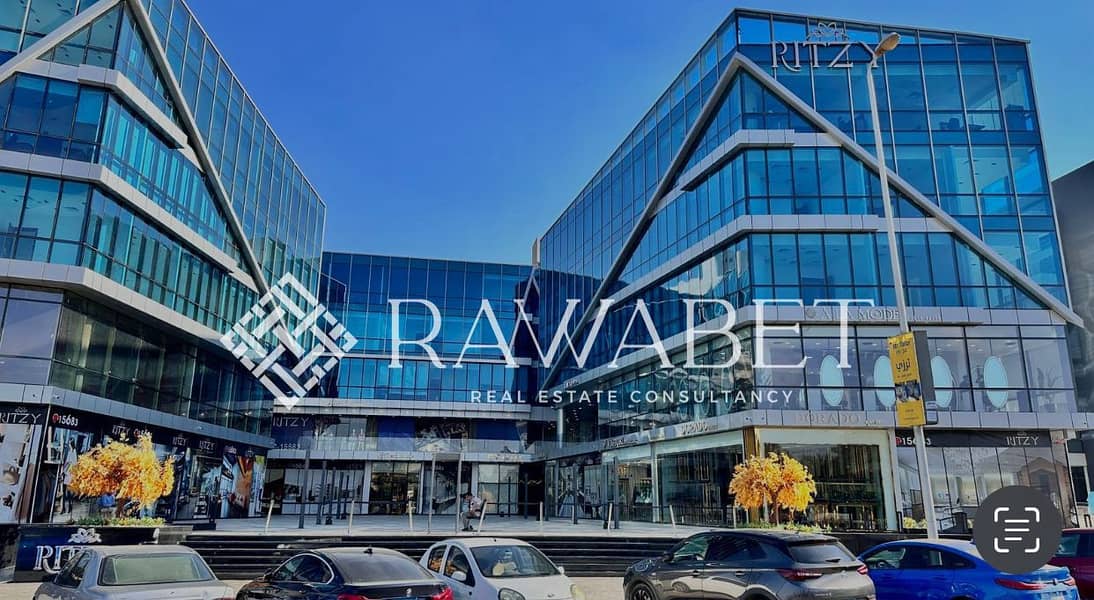 Office for rent in Ritzy, the heart of Sheikh Zayed, fully finished with air conditioning, an area of 66 square meters, open space, kitchenette, toilet, a distinctive location in Sheikh Zayed directly on El Shabab street. – pohled 3
