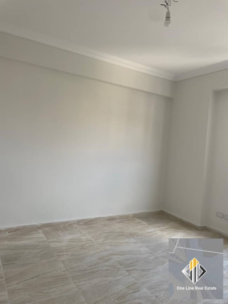 Apartment for rent with excellent finishing next to the walkway of Ahl Zayed and Al Orman School inside a residential villa. - Widok 4