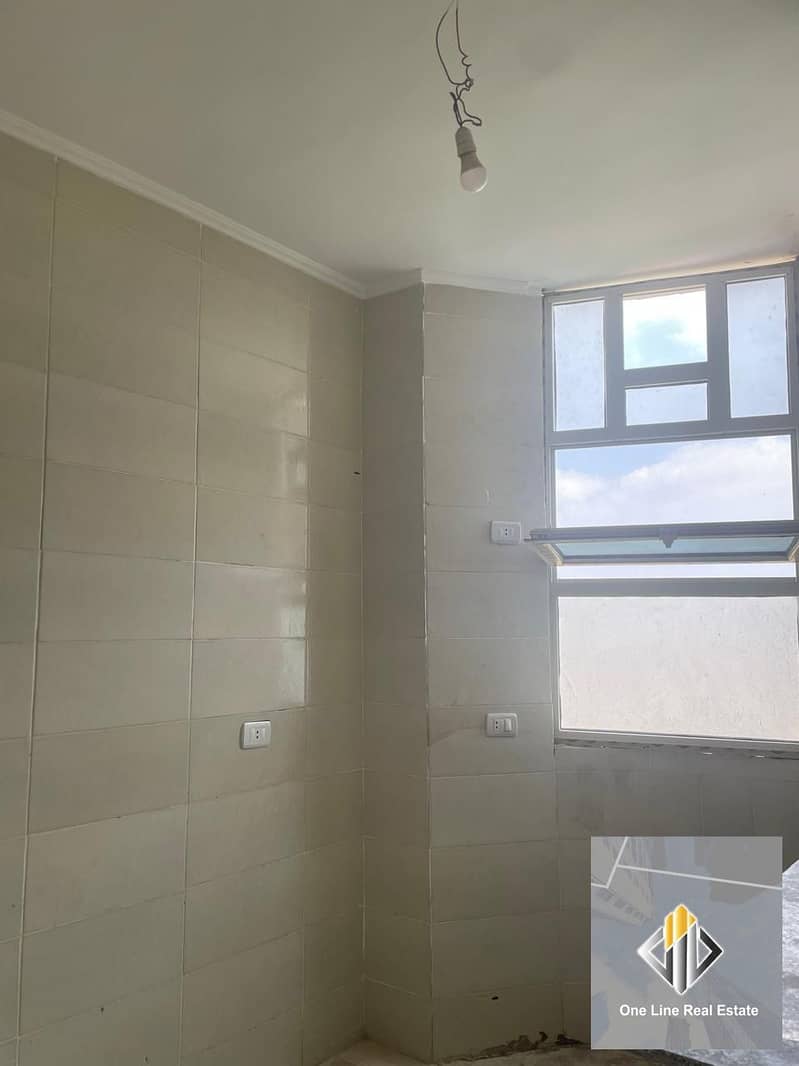 Apartment for rent with excellent finishing next to the walkway of Ahl Zayed and Al Orman School inside a residential villa. - Widok 5