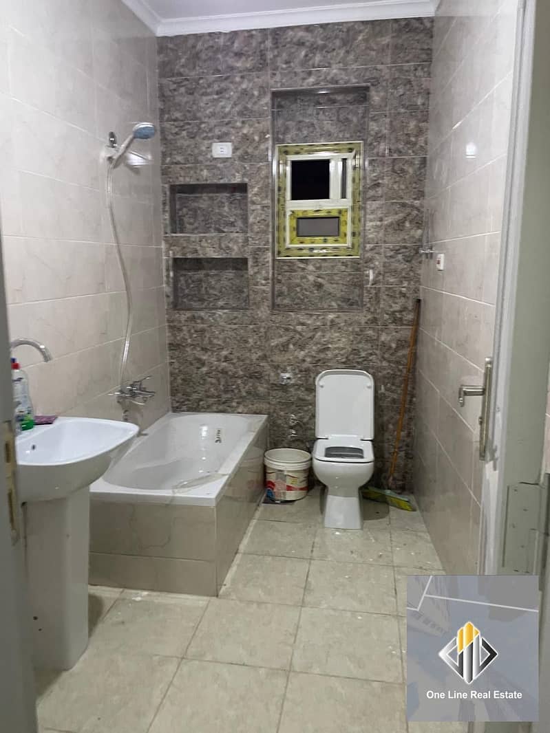 Apartment for rent with excellent finishing next to the walkway of Ahl Zayed and Al Orman School inside a residential villa. - Więcej
