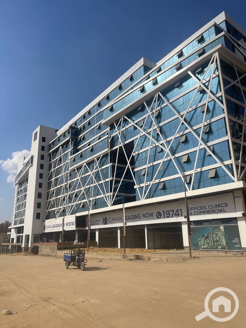 it is located near the main roads such as: Suez Road, Ring road and Autostrad road, as it is located 5 minutes from the Fifth Settlement, 10 minutes - Ansicht 2
