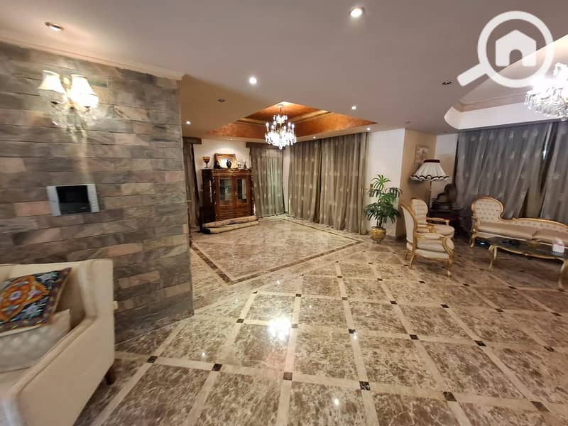 Villa for sale in a prime location in Katameya Hills compound - Vista 5