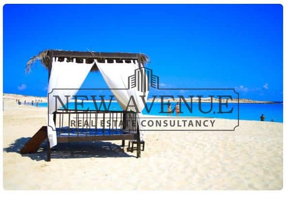 Finished & furnished ground chalet with all appliances & ACs 3 min walking to the beach in Almaza Bay Phase Residence North Coast by Travco Properties - Widok 3