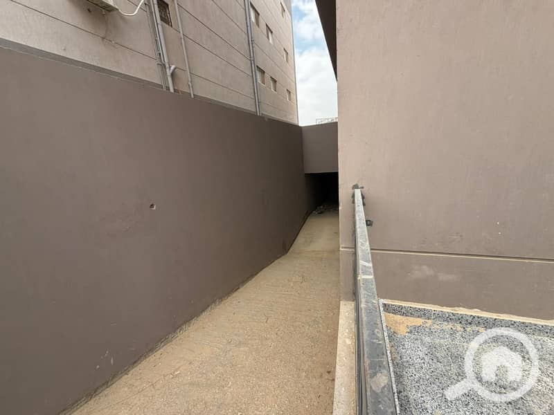 Warehouse for sale in the industrial area of New Cairo, land area 700 meters, fully finished building with facades and interior, asking 55 million. - Visning 3