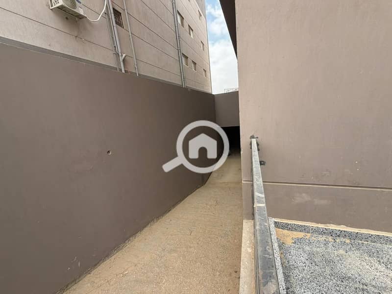 Warehouse for sale in the industrial area of New Cairo, land area 700 meters, fully finished building with facades and interior, asking 55 million. - Visning 4