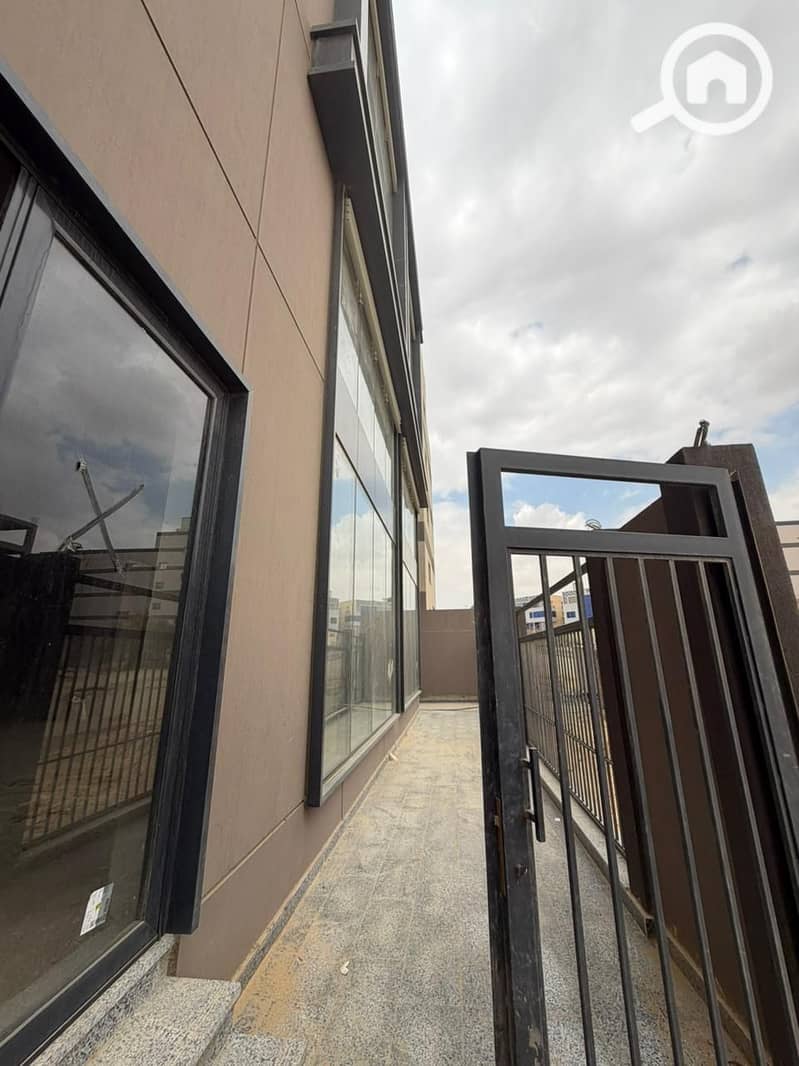 Warehouse for sale in the industrial area of New Cairo, land area 700 meters, fully finished building with facades and interior, asking 55 million. - Visning 5