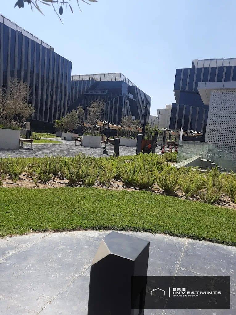 Administrative Office 140m, ready to deliver for sale in Sodic Eastown EDNC New Cairo - Więcej