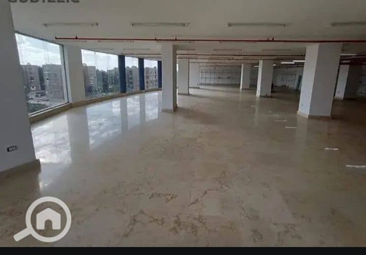 Mall in the heart of 6 October city, licensed for commercial and administrative use, prime location, super ultra VIP finishing, suitable for banks, hypermarkets, large companies, agencies, administrative companies, administrative offices, medical clinics, and exhibitions. Cheapest price and best location for a licensed commercial mall with complete finishing, electric doors. - Ansicht 5