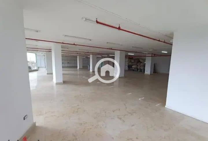 Mall in the heart of 6 October city, licensed for commercial and administrative use, prime location, super ultra VIP finishing, suitable for banks, hypermarkets, large companies, agencies, administrative companies, administrative offices, medical clinics, and exhibitions. Cheapest price and best location for a licensed commercial mall with complete finishing, electric doors. - Mehr