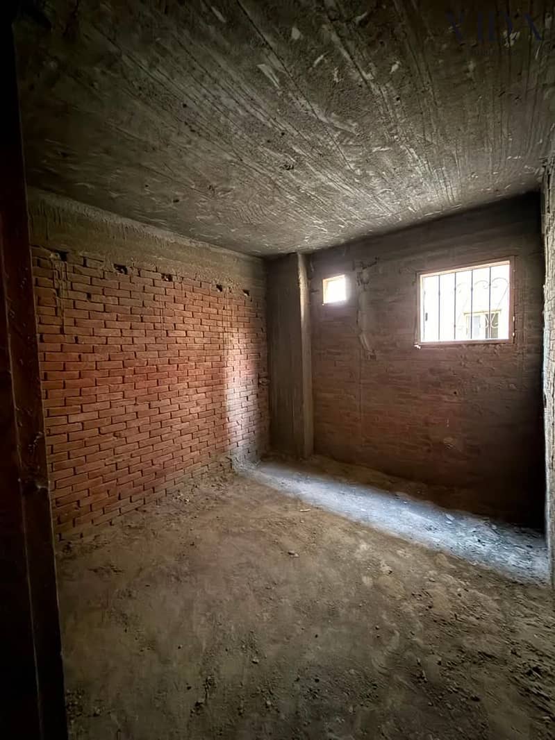 Apartment for Sale in District 11, 6 October City at a Special Price, Prime Location Close to Services and Main Roads, Ideal for Living or Investment. - Więcej