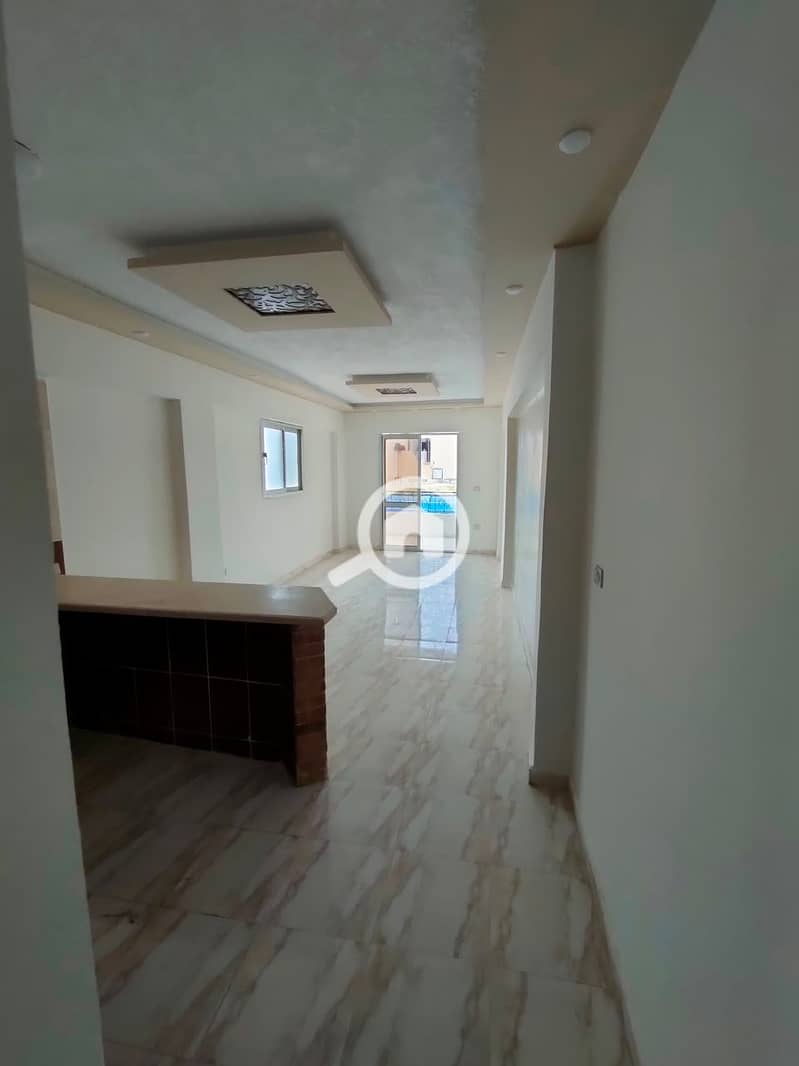 Modern 120 m² roof for annual rent, suitable for families or newlyweds, with super luxury finishing. All utilities are available: water, electricity, and elevator. It has 3 bedrooms, a two-piece reception, kitchen, and bathroom. Located on the seventh floor in Alexandria, Al-Ajami, kilo 21, at Al-Nakheel Beach in a very distinguished location. - Widok 3