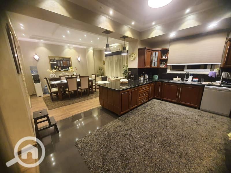 The Most Luxurious Penthouse for Sale with a Garden View and an Elevator in Al Yasmin 4 - Widok 2
