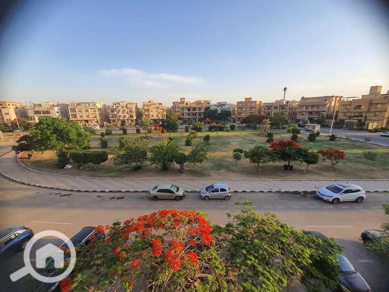 The Most Luxurious Penthouse for Sale with a Garden View and an Elevator in Al Yasmin 4 - Widok 5