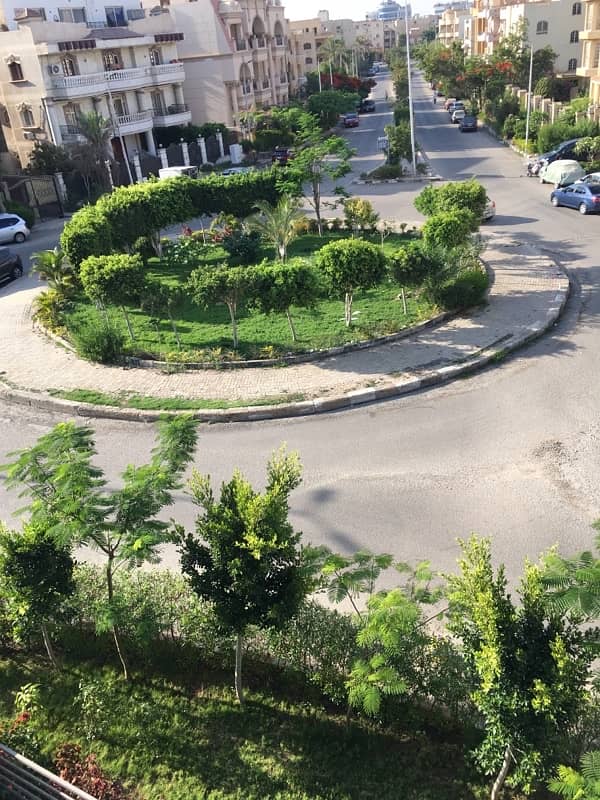 شقه للايجار بالمطبخ وتكيفات من المالك بفيلات التجمع الخامس الحي الاول – pohled 3