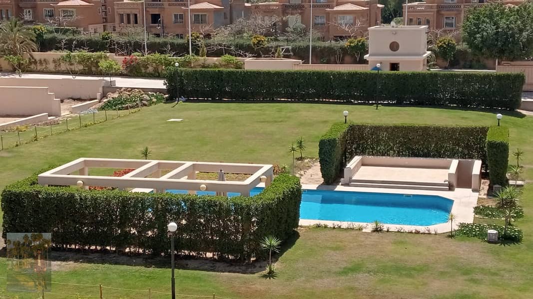 *Top View compound* New Cairo *Twin House Villa* for rent *Fully Furnished* Bua 500 M² Land 500 M² 4 Bedrooms 5 Bathrooms Maid room + bath Driver room + bath Laundry room Walkout basement with big multi purpose area Office room Indoor garage Central wat – pohled 4