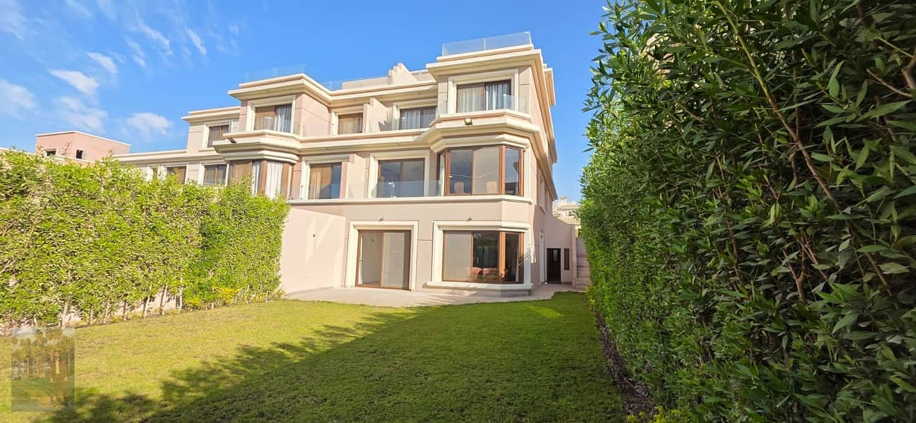 *Top View compound* New Cairo *Twin House Villa* for rent *Fully Furnished* Bua 500 M² Land 500 M² 4 Bedrooms 5 Bathrooms Maid room + bath Driver room + bath Laundry room Walkout basement with big multi purpose area Office room Indoor garage Central wat – pohled 6