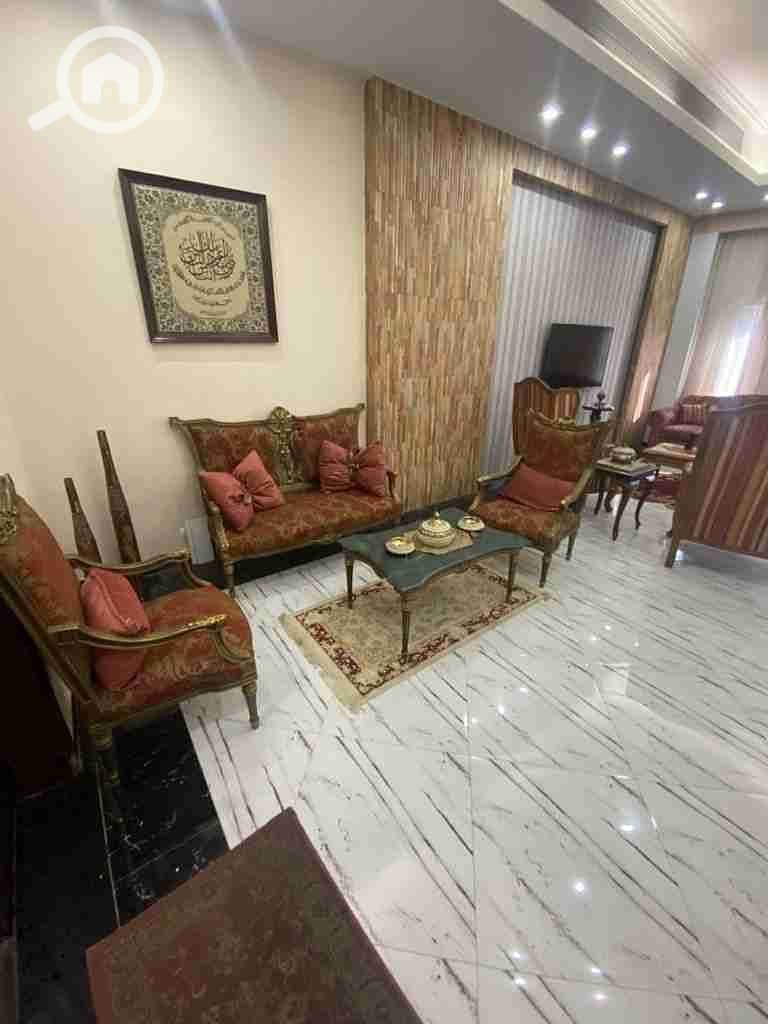 Furnished apartment for monthly rent – Hayat Heights Compound New Cairo Location: Hayat Heights Compound – New Cairo Area: 248 m² Ground floor with garden 3 bedrooms 3 bathrooms Master room Large reception Fully equipped kitchen Storage room Private garden 240 m Fully furnished Ult finishing - Więcej